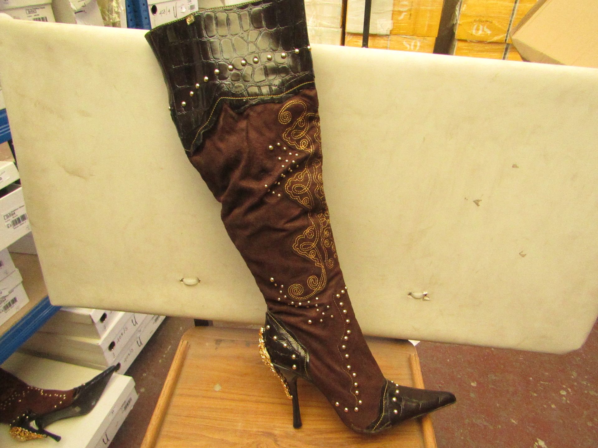 1 x Pair of Unze By Shalimar Boots. Size 6.New & Boxed. See Image For Design