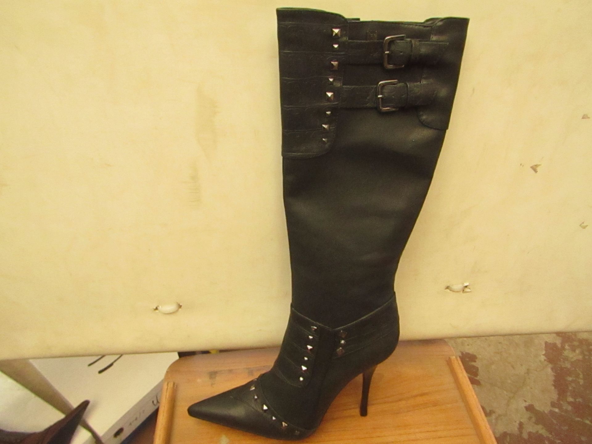 1 x Pair of Unze By Shalimar Boots. Size 8.New & Boxed. See Image For Design