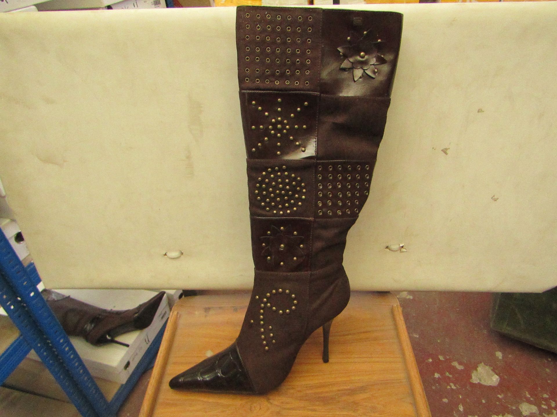 1 x Pair of Unze By Shalimar Boots. Size 7.New & Boxed. See Image For Design