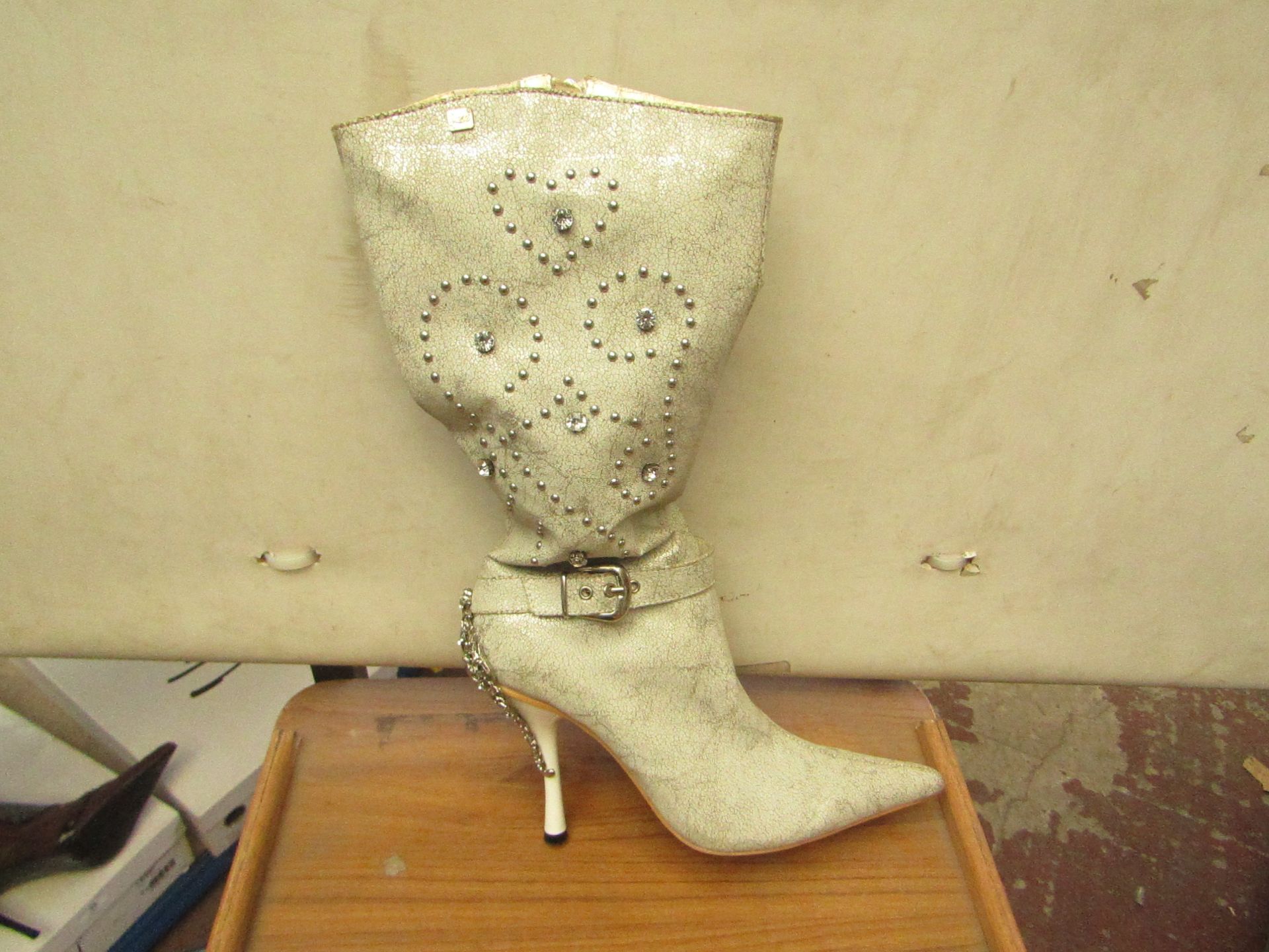 1 x Pair of Unze By Shalimar Boots. Size 4.New & Boxed. See Image For Design