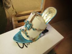 1 x Pair of Unze By Shalimar Shoes. Size 5.New & Boxed. See Image For Design