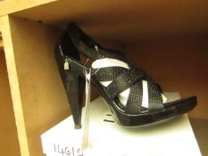 1 x Pair of Unze By Shalimar Shoes. Size 5. New & Boxed. See Image For Design