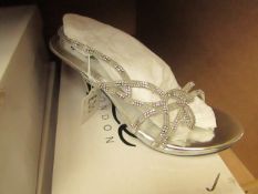 1 x Pair of Unze London Shoes. Size 5.New & Boxed. See Image For Design