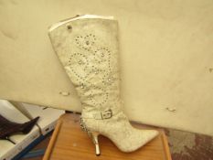 1 x Pair of Unze By Shalimar Boots. Size 5.New & Boxed. See Image For Design