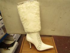 1 x Pair of Unze By Shalimar Boots. Size 7.New & Boxed. See Image For Design