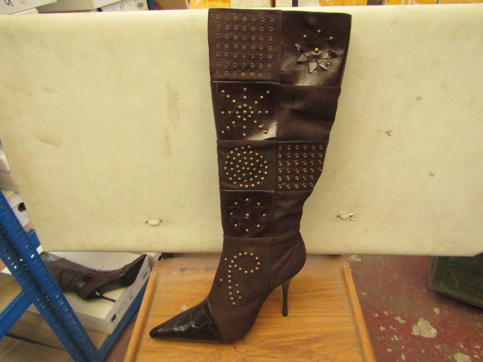 1 x Pair of Unze By Shalimar Boots. Size 6.New & Boxed. See Image For Design