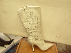 1 x Pair of Unze By Shalimar Boots. Size 5.New & Boxed. See Image For Design
