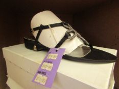 1 x Pair of Unze By Shalimar Shoes. Size 3.New & Boxed. See Image For Design