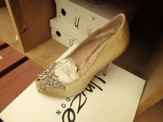 1 x Pair of Unze London Shoes. Size 8. New & Boxed. See Image For Design