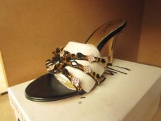 1 x Pair of Unze By Shalimar Shoes. Size 6.New & Boxed. See Image For Design