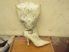1 x Pair of Unze By Shalimar Boots. Size 8.New & Boxed. See Image For Design