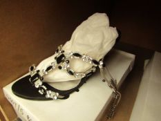 1 x Pair of Unze By Shalimar Shoes. Size 5. New & Boxed. See Image For Design