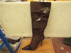 1 x Pair of Unze By Shalimar Boots. Size 5.New & Boxed. See Image For Design