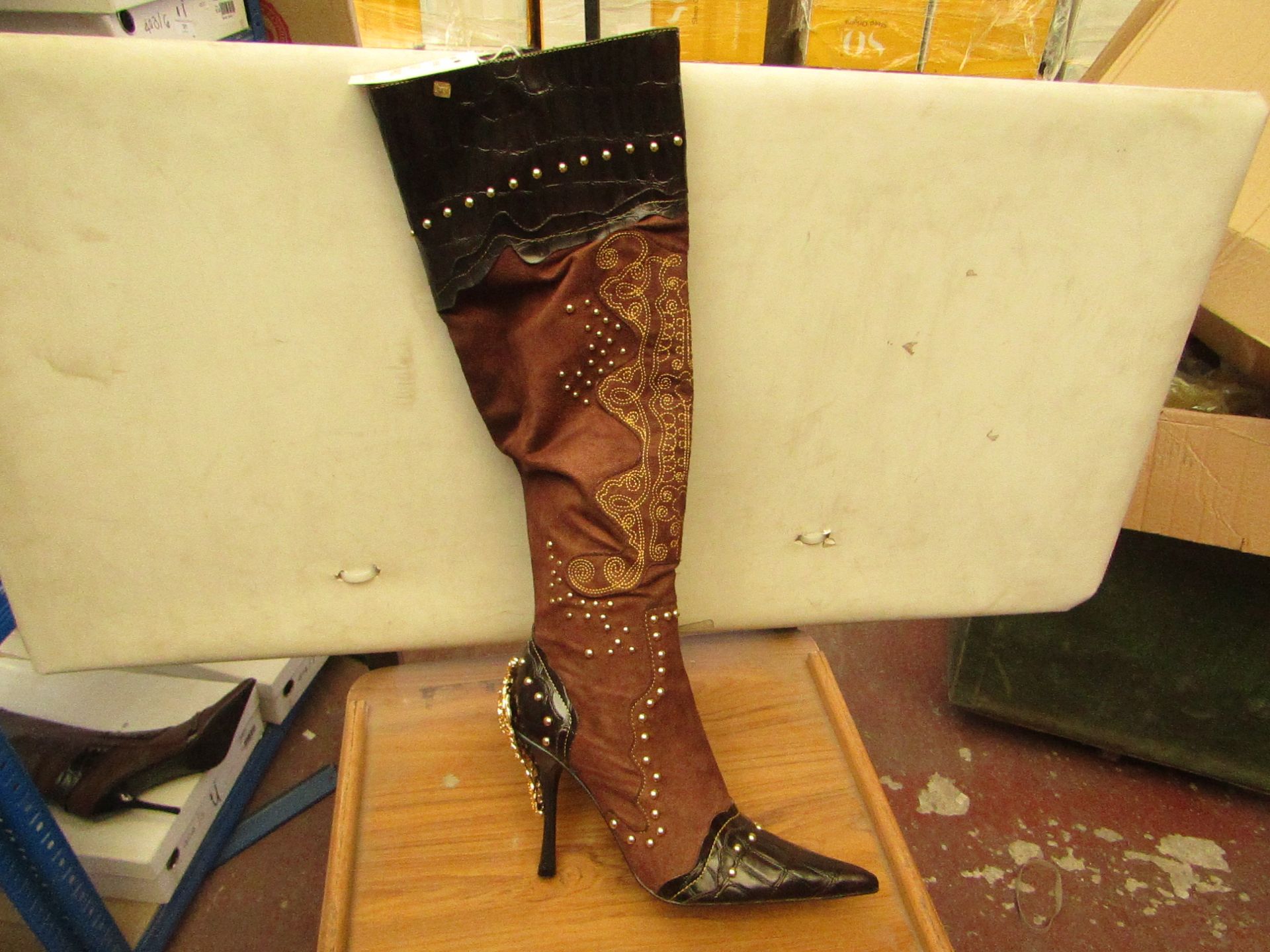 1 x Pair of Unze By Shalimar Boots. Size 5.New & Boxed. See Image For Design