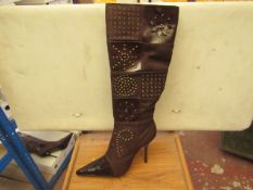 1 x Pair of Unze By Shalimar Boots. Size 4.New & Boxed. See Image For Design