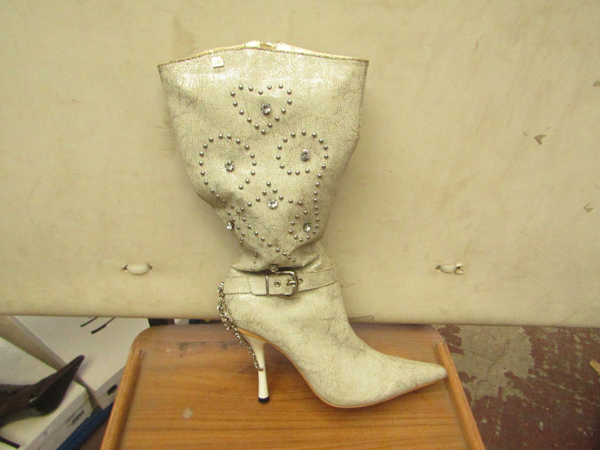 1 x Pair of Unze By Shalimar Boots. Size 4.New & Boxed. See Image For Design