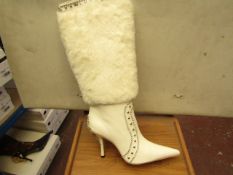 1 x Pair of Unze By Shalimar Boots. Size 5.New & Boxed. See Image For Design