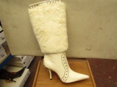 1 x Pair of Unze By Shalimar Boots. Size 5.New & Boxed. See Image For Design