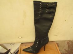 1 x Pair of Unze By Shalimar Boots. Size 4.New & Boxed. See Image For Design