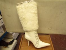 1 x Pair of Unze By Shalimar Boots. Size 6.New & Boxed. See Image For Design