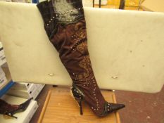 1 x Pair of Unze By Shalimar Boots. Size 3.New & Boxed. See Image For Design