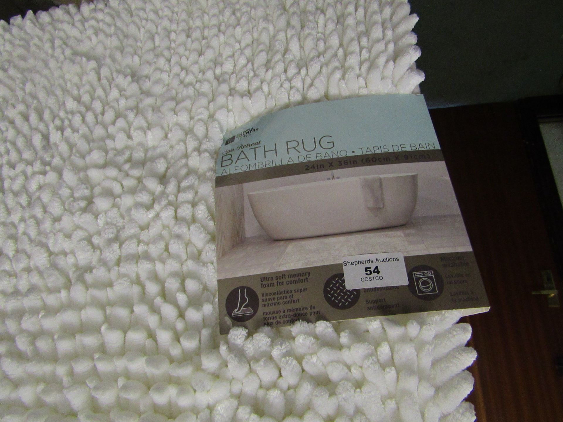 Town & Country Living Bath Mat. 60cm x 91cm. Looks unused with Tags