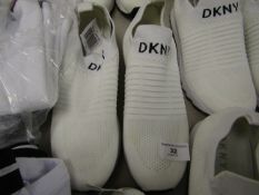 DKNY Size 5.5 Slip on Shoes. These Look unworn but will need a wipe