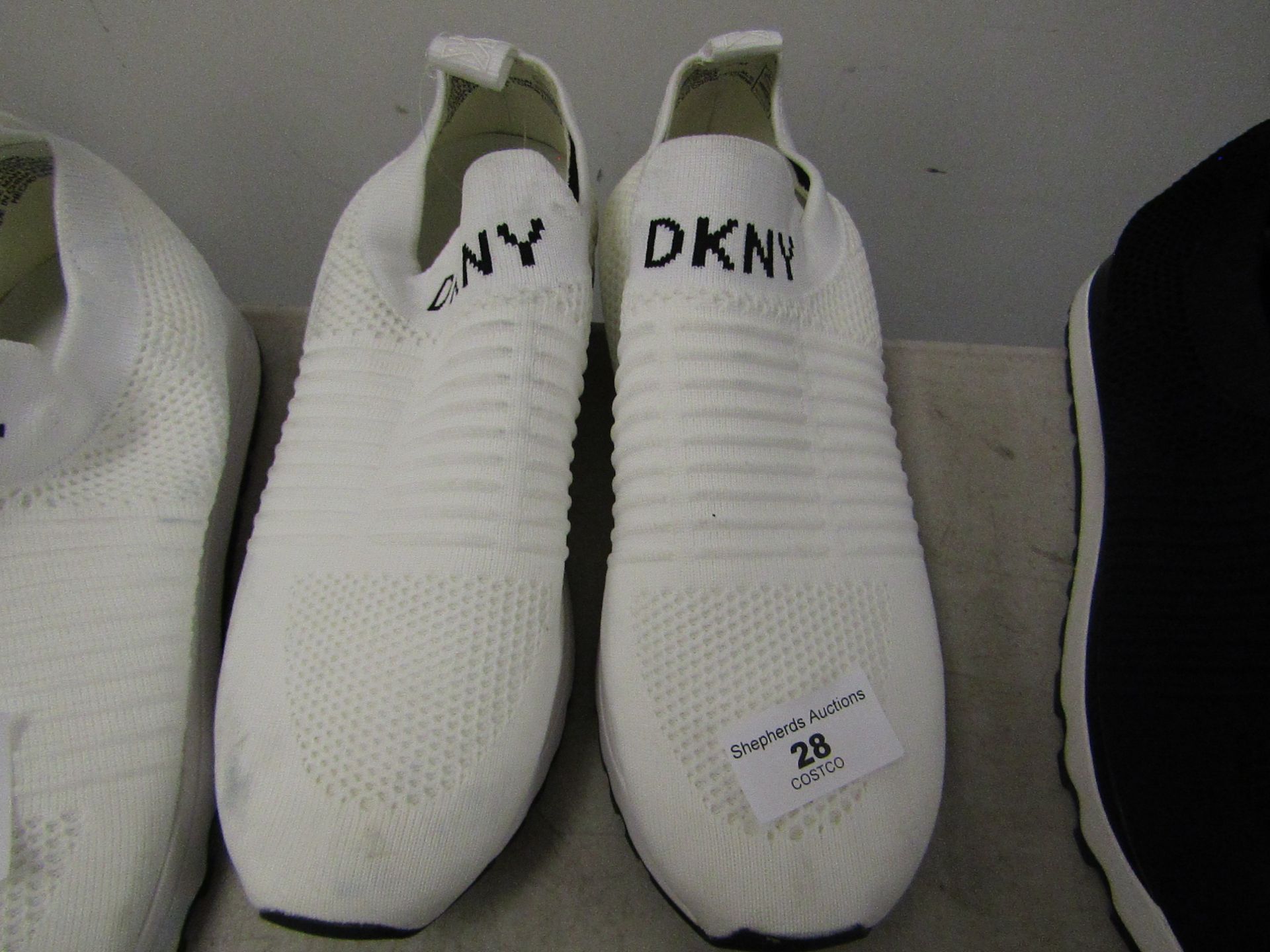 DKNY Size 5 Slip on Shoes. These Look unworn but will need a wipe