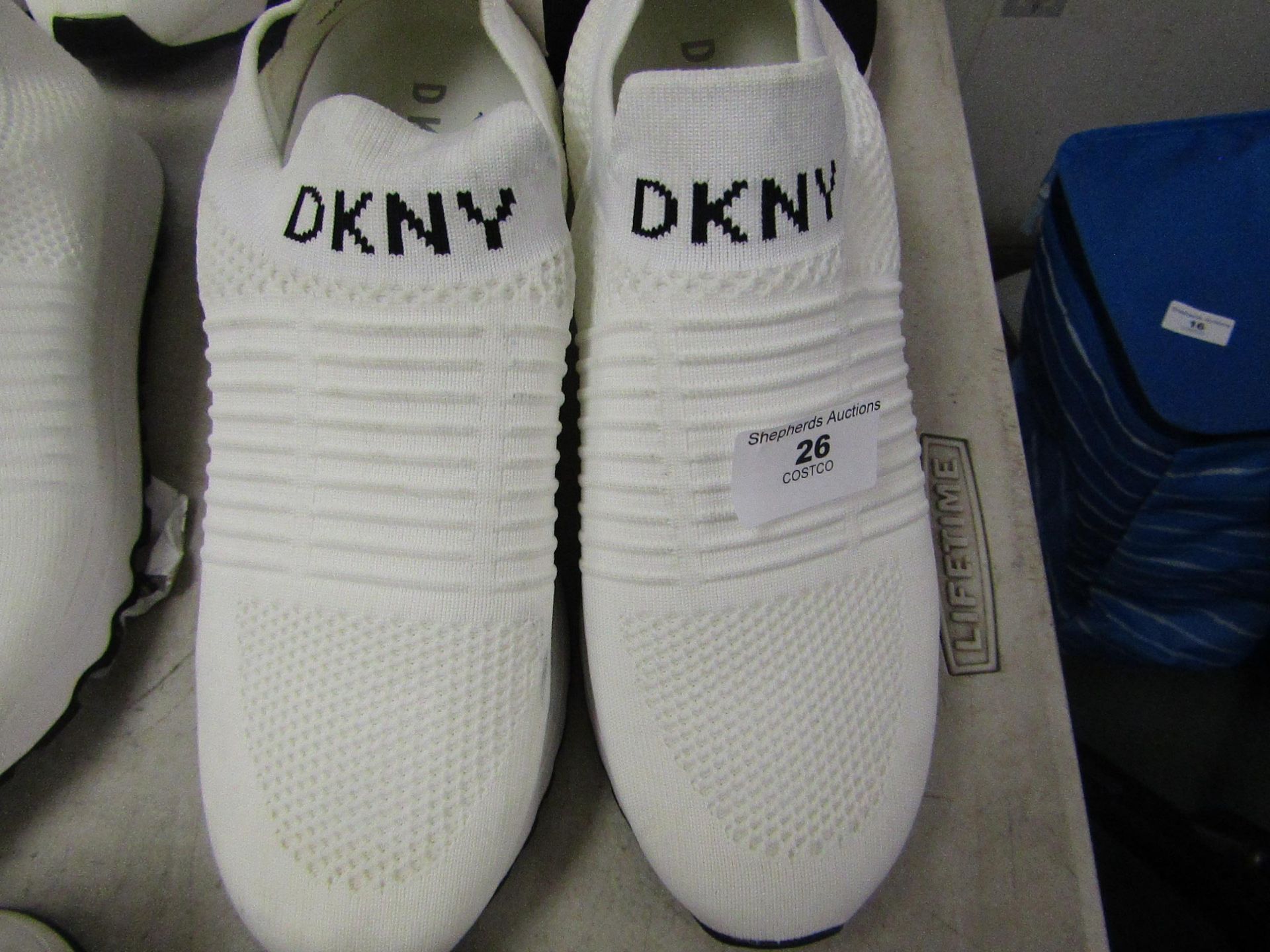 DKNY Size 5 Slip on Shoes. These Look unworn but will need a wipe