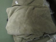 Large Maison & Jardin Fleece Throw. Unsure of Size but looks Unused