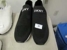 DKNY Size 7 Slip on Shoes. Look Unused