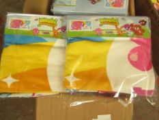 2 x Moshi Monsters i Love Summer Towels. 70cm x 140cm. New & Packaged