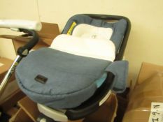 | 1x | TUTTI BAMBINI CAR SEAT AND FOOT MUFF WITH ISOFIX CAR BASE | BOTH LOOK IN GOOD CONDITION |
