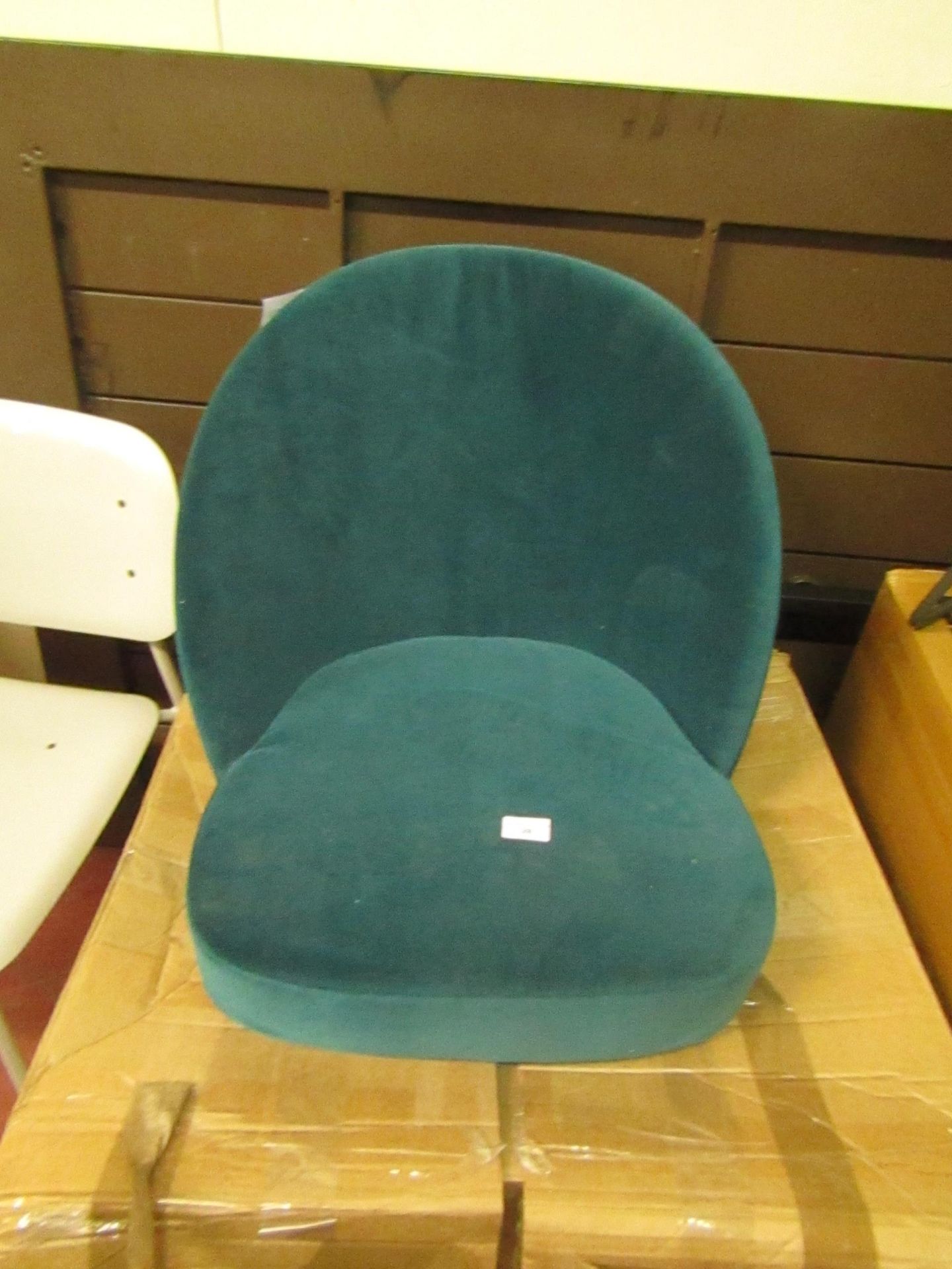 | 1X | SWOON EDITIONS TOLEDO GREEN VELVET CHAIR | MISSING LEGS AND IN NON ORIGINAL BOX | RRP £293 |