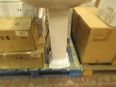 Victoria Plumb - Basin 630 with full pedestal - new & Boxed