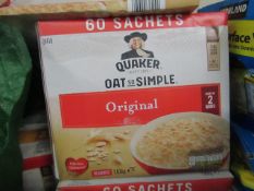 Box of 60 sachets of Quaker Oats so siple Original porridge oats, BB 21/08/21, the box may be damged