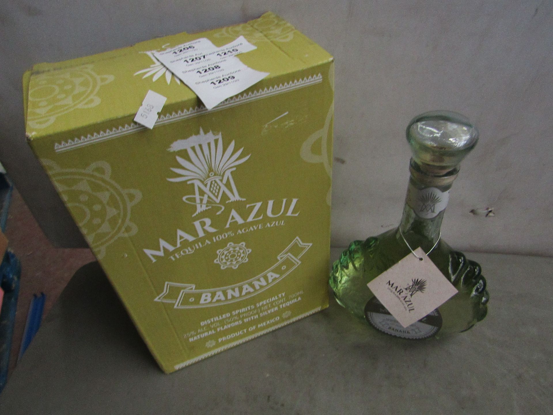 NO VAT!! 1 X 700ml Bottle of Mar Azul Banana flavoured Tequila, 25% ABV (50% proof), new and sealed,
