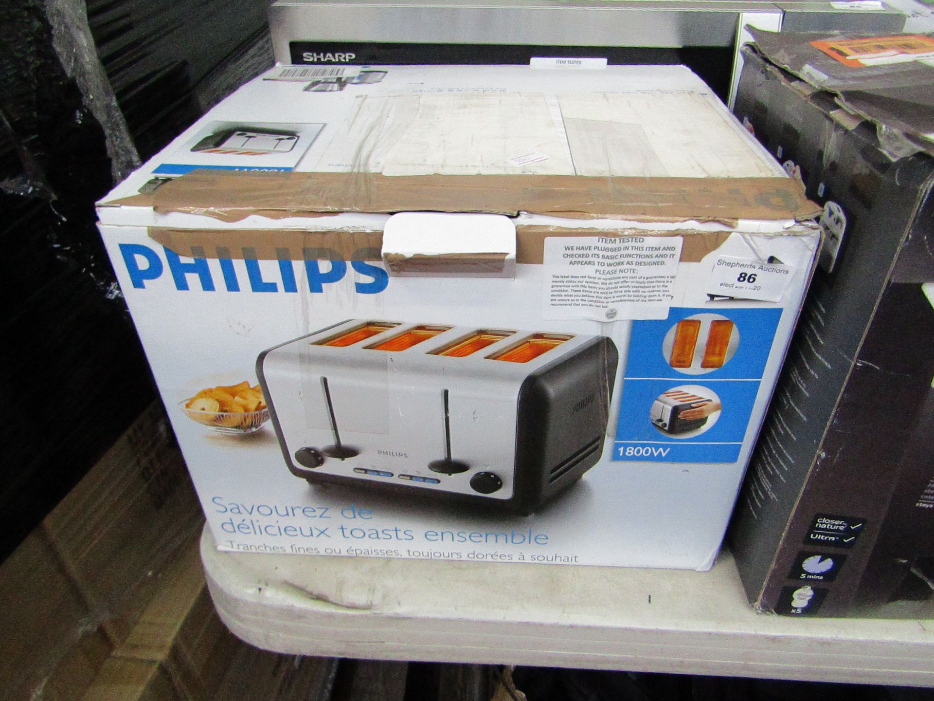 Philips 4 slice toaster, tested working and boxed.