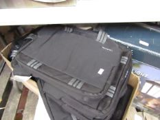 4x Samsonite protective laptop bag.