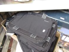 4x Samsonite protective laptop bag.