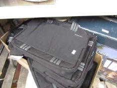 4x Samsonite protective laptop bag.