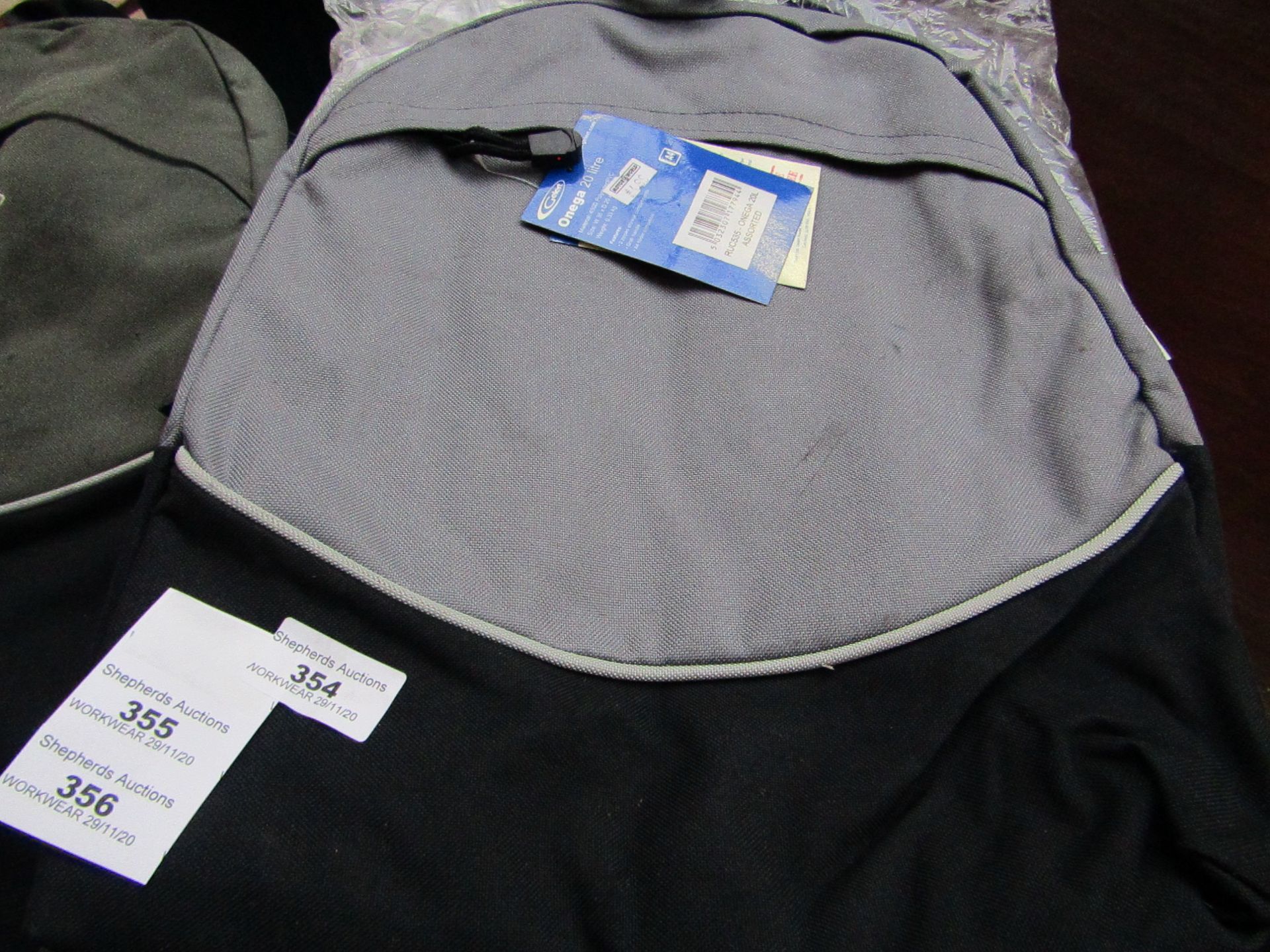 1x Gelert - Onega Daysack (Grey) - Unused & Packaged.