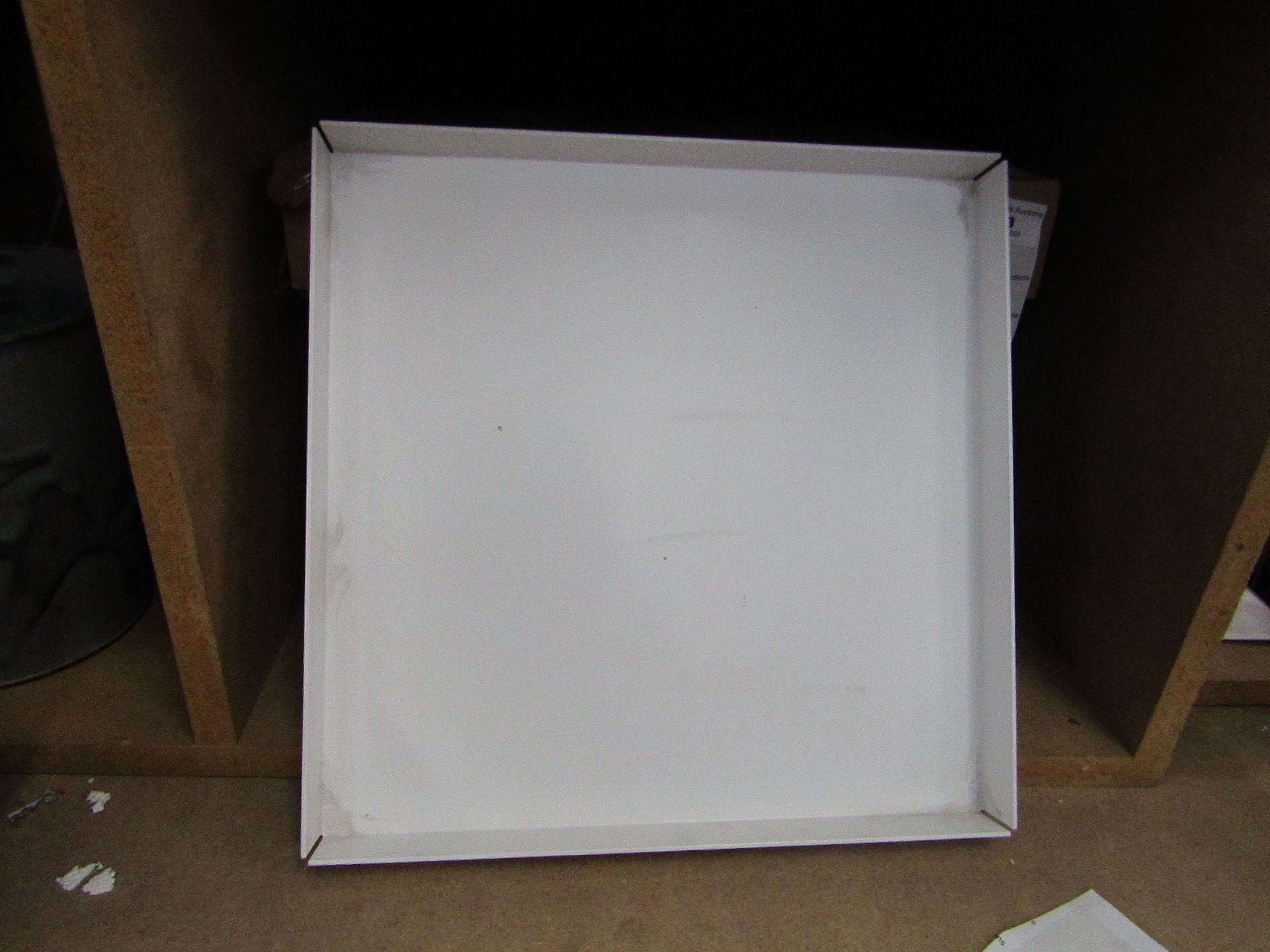 | 1X | SQUARE ALUMINIUM TRAY IN SIGNAL WHITE 31 X 31 CM - MORE INFO AT HTTPS://WWW.NEST.CO.UK/