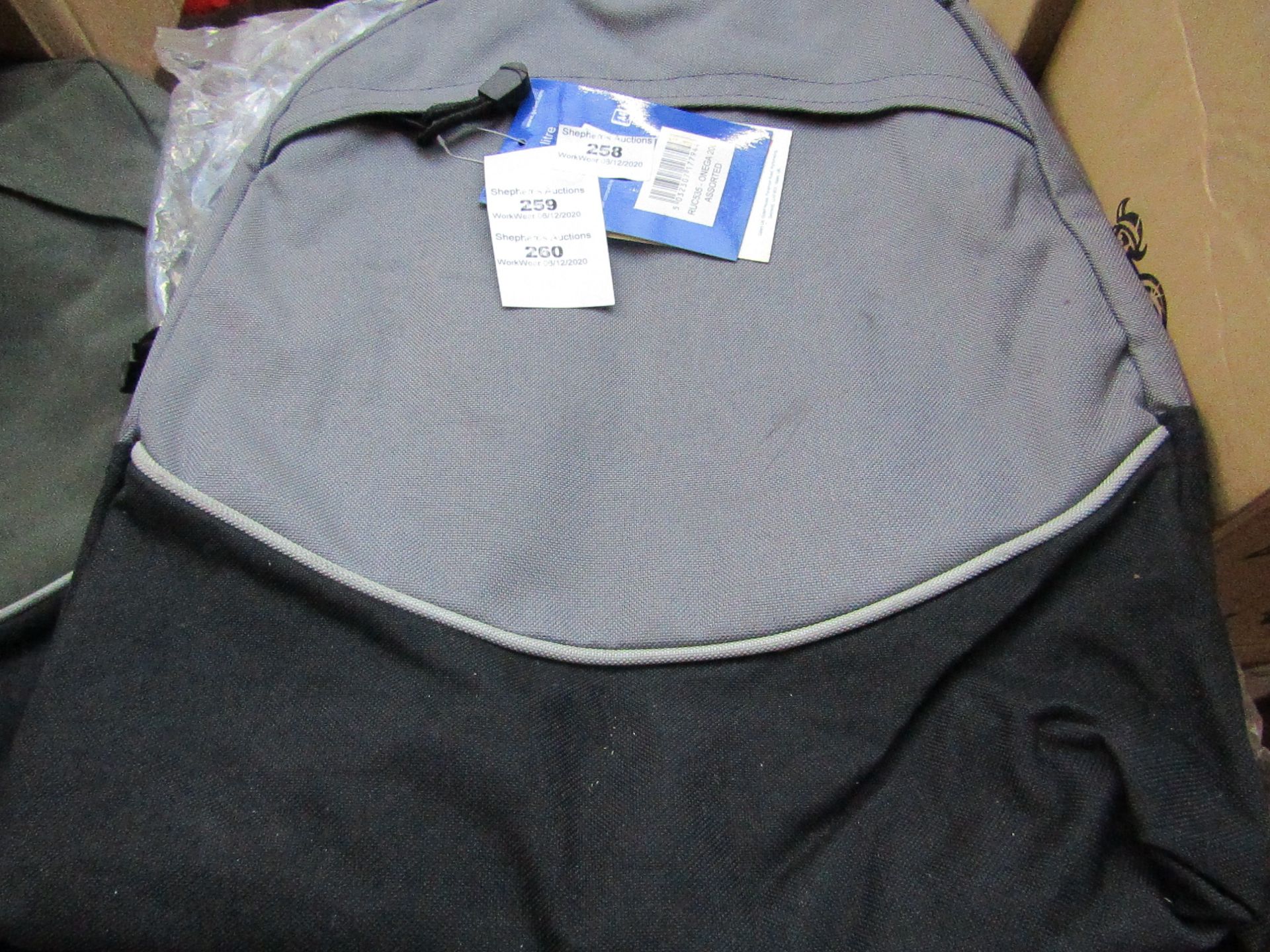 1x Gelert - Onega Daysack (Grey) - Unused & Packaged.