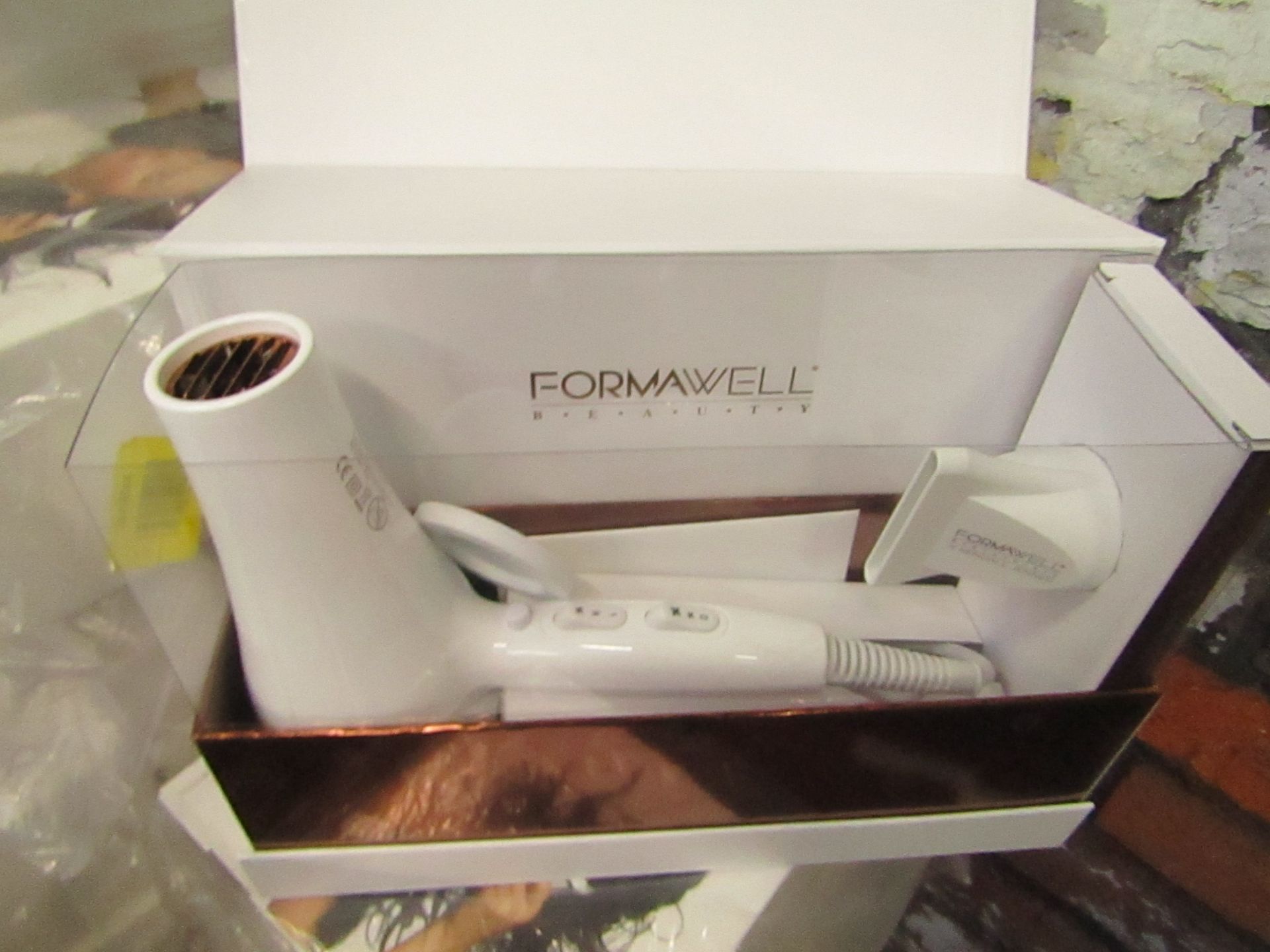 | 1X | KENDALL JENNER FORMAWELL BEAUTY PRO IONIC HAIR DRYER | REFURBISHED AND BOXED | NO ONLINE RE-