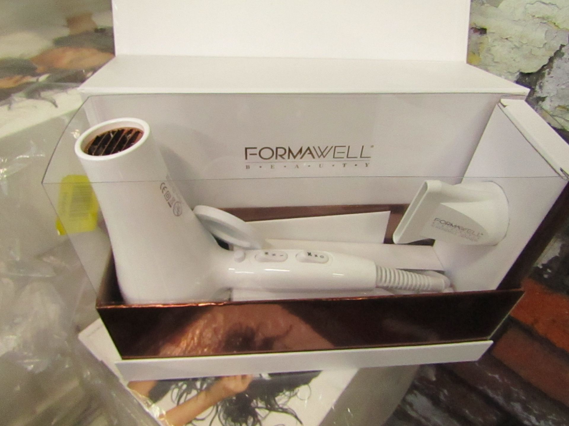 | 1X | KENDALL JENNER FORMAWELL BEAUTY PRO IONIC HAIR DRYER | REFURBISHED AND BOXED | NO ONLINE RE-