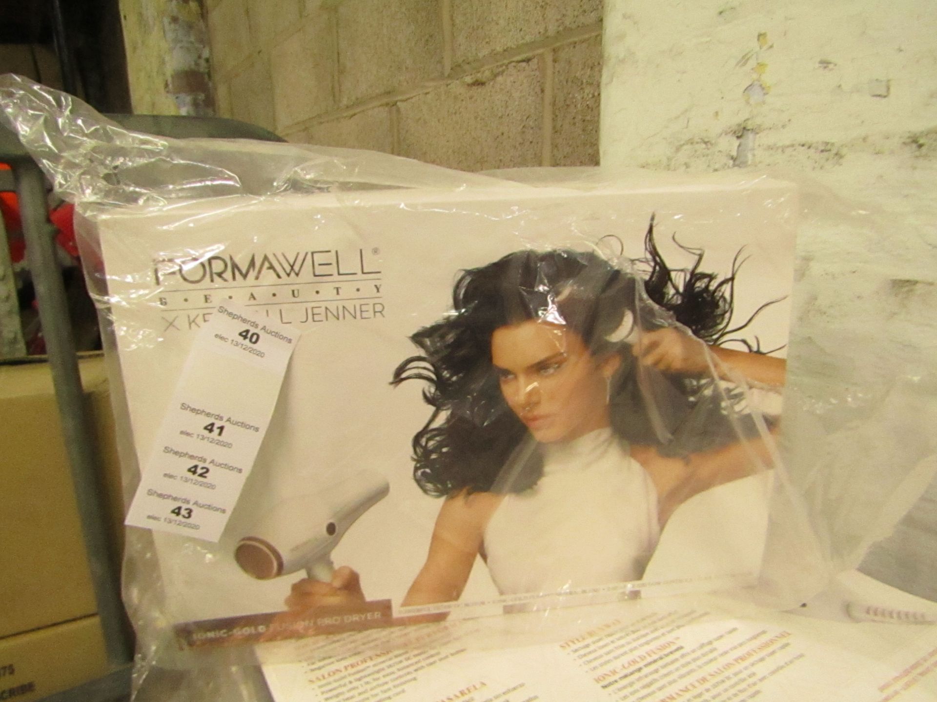 | 1X | KENDALL JENNER FORMAWELL BEAUTY PRO IONIC HAIR DRYER | REFURBISHED AND BOXED | NO ONLINE RE-