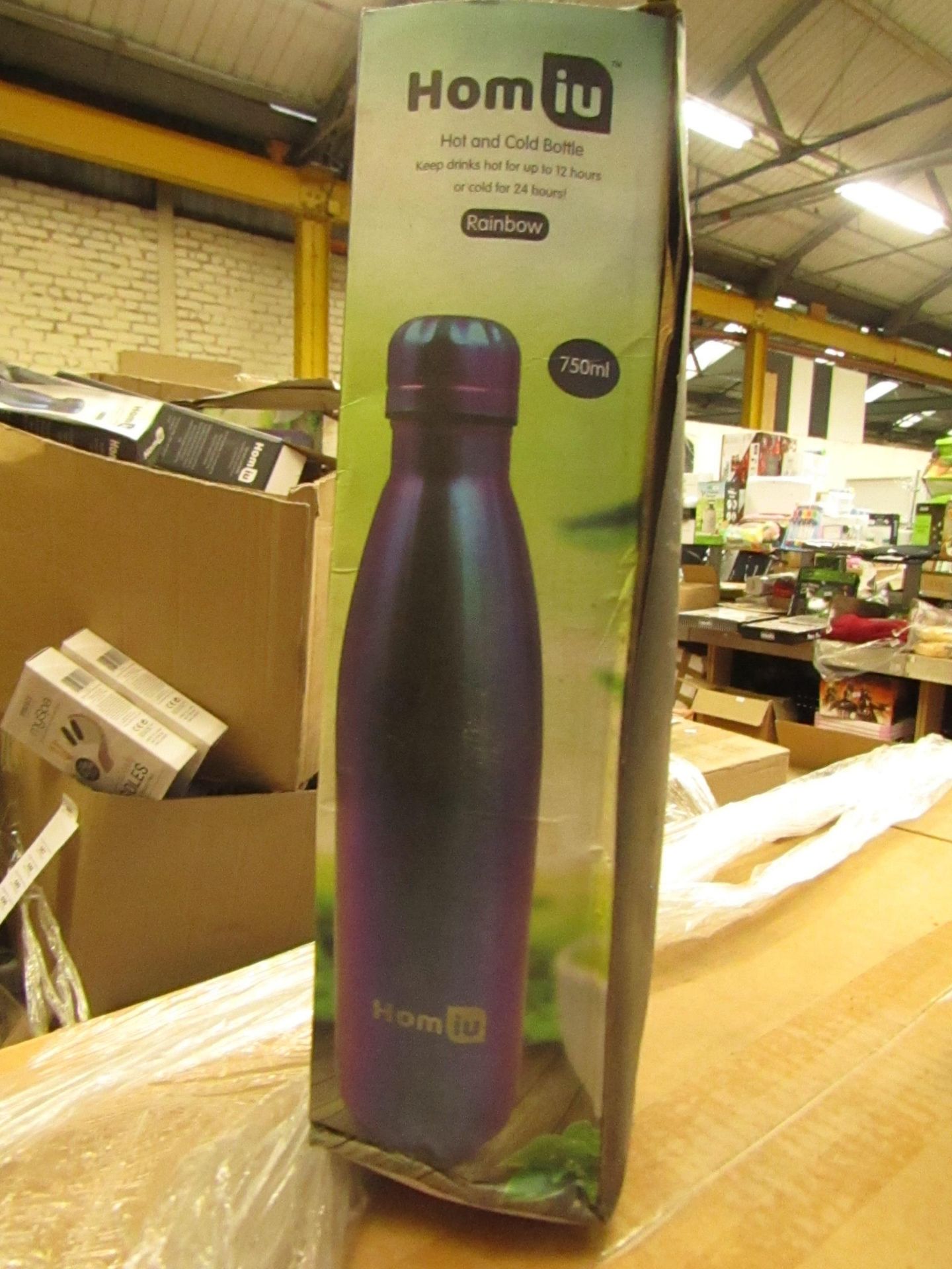 2x 750ml Hot and cold bottle, unused but in water damged packaging