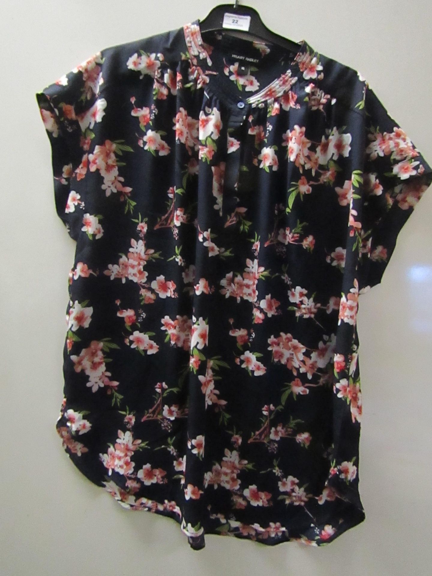 Hilary Radley Blouse Size X/L looks new but has no tags attatched