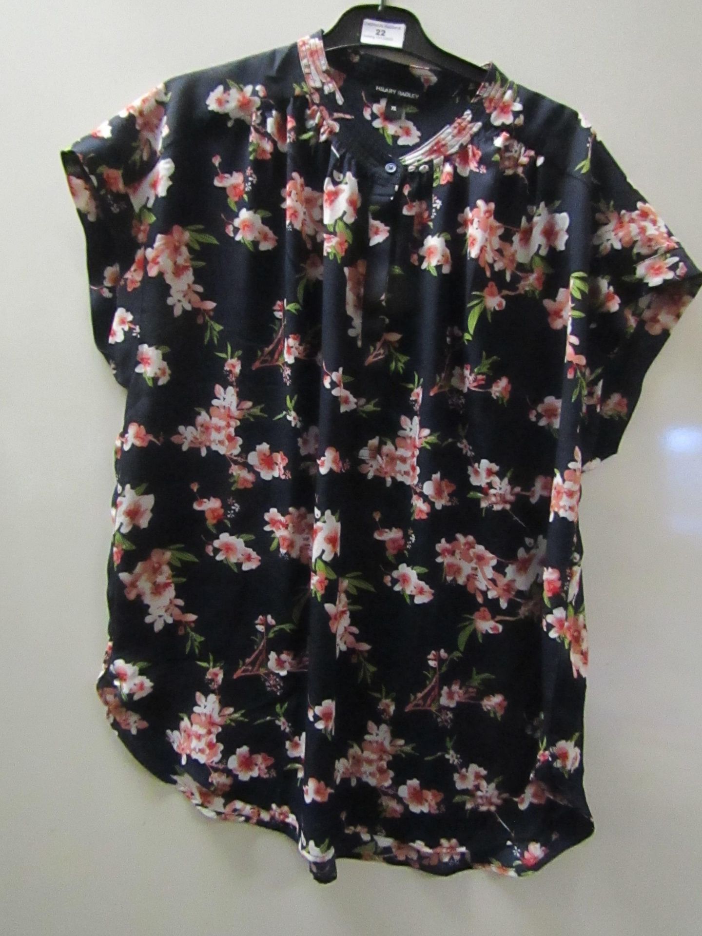 Hilary Radley Blouse Size X/L looks new but has no tags attatched